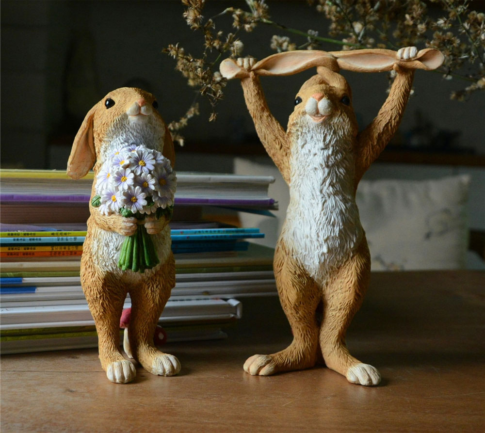 ウサギ置物、ウサギ人形、ベージュ色の白い花束を持つうさぎ、兎のフィギア、ウサギオブジェecqdrabbit014 | 天使雑貨と薔薇雑貨の輸入