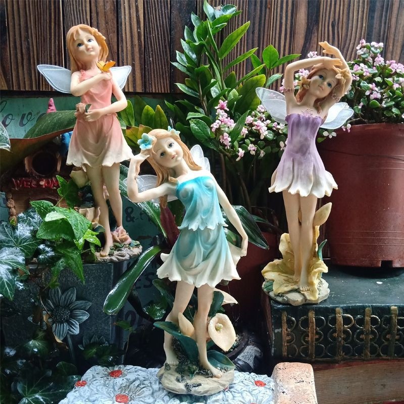 妖精置物、妖精人形、妖精雑貨グッズ、花畑の上で頭に花冠を付けて 